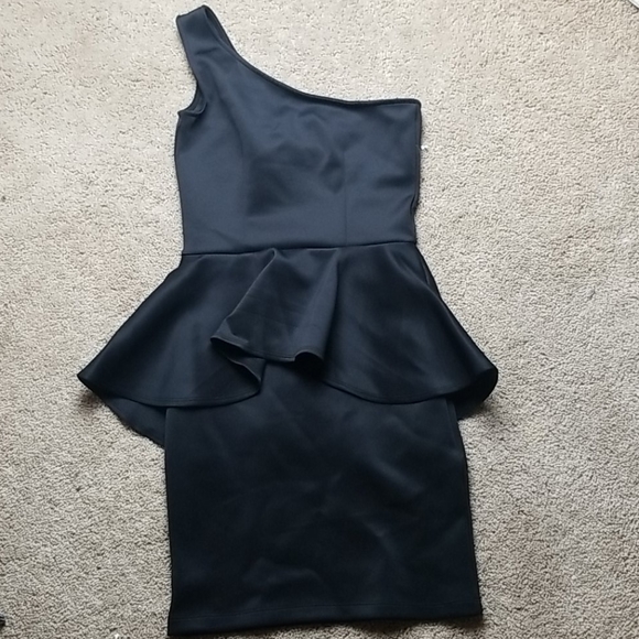 Forever 21 Dresses & Skirts - Forever 21 Black One Shoulder Peplum Dress